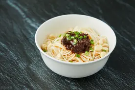 手擀面为何一煮就断？教你2个小窍门，面条劲道爽滑，不容易断图片