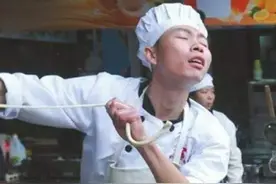 还记得“拉面哥”吗？红遍全网后开饭店、娶粉丝，现在怎么样了？图片