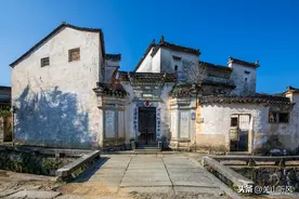 农村俗语“富不住大屋，穷不行远路”是啥意思？住大房子不好吗？图片