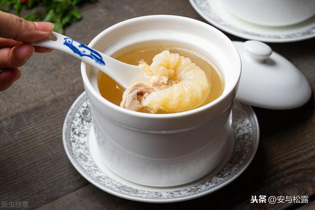 花胶炖鸡爪功效与作用 2026年花胶炖鸡爪功效与作用是什么 花胶炖鸡爪功效与作用 2026年花胶炖鸡爪功效与作用是什么