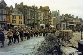 1944年盟军诺曼底登陆奥马哈海滩造成大量伤亡，因为战争是残酷的图片