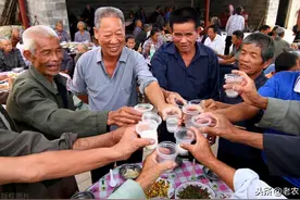 农村老人说：不摆三盘菜，不坐乌龟席，为啥三盘菜和乌龟席不好？图片
