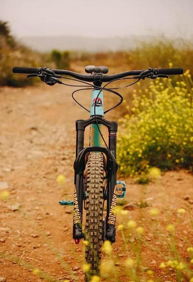 四款性价比爆表的Trail前叉，谁更胜一筹？