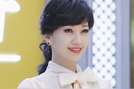 女人包包无需买太多！看赵雅芝的5款“私藏版”，各种场合都能搭图片