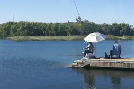 钓鱼竟然钓出了生意经，这道行高深莫测，真是佩服的五体投地图片