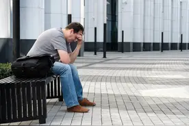 男人因为女友被推流产，恨了母亲十年，母亲临终遗言，我没有推她图片