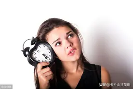 “你醒醒吧”英语怎么说？难道是Open your eyes吗？图片