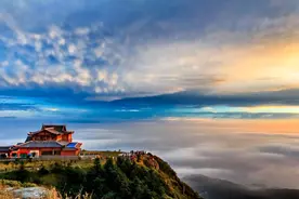 四川峨眉山，我爬过最难爬的山，不见周芷若，遭遇刁蛮野猴挡道图片