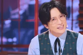 薛之谦首谈2岁儿子，爷爷姥姥一起带，一脸幸福被质疑拿孩子洗白图片