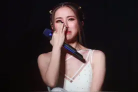 被生意“捆绑”的邓紫棋：奔波于微商、楼盘庆典，她差点毁掉自信图片