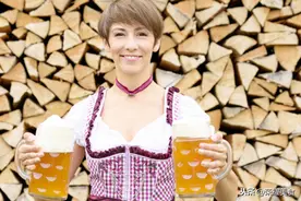 你喝的可能是假啤酒，买啤酒要看3个关键点，知道下回别再买错了图片