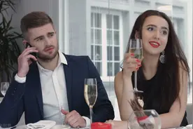 酒桌识人术，饭局上有“四种行为”的人，往往大多数是穷人图片