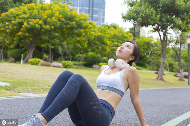 Short是短，“shorts”是短裤！Tight是紧的，那“tights”是啥？