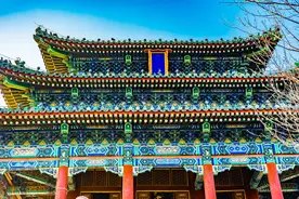 《诗经-国风-鄘风》定之方中，作于楚宫。揆之以日，作于楚室。图片
