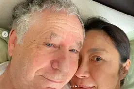 杨紫琼罕晒与富豪男友亲密合照！相恋6000天不结婚，至今未育图片