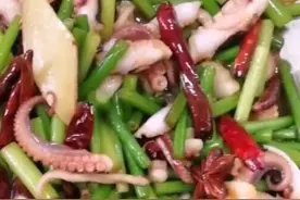 八爪鱼家常吃法-蒜薹八爪鱼，蒜薹和八爪鱼一炒，肉质Q弹超下饭图片