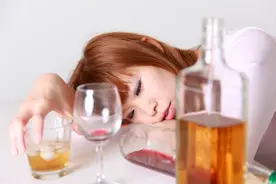酒后呕吐难受？1个中药小妙方，服下快速解酒，方法简单还实用图片
