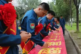 出征了！解放军从某旅选调30名飞行员奔赴战场图片