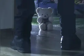 “他猥亵了我的孩子，还说他没错！”一通电话，让一群人集结成了一支队伍图片