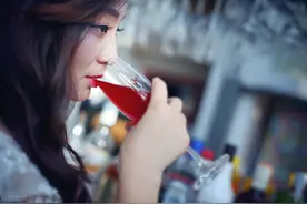 女人对你动情了，在这3方面会非常“愿意”，男生别不懂了图片