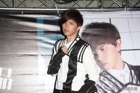 范玮琪“微笑”事件反转！网友罕见集体站队，中戏导演警告张韶涵图片