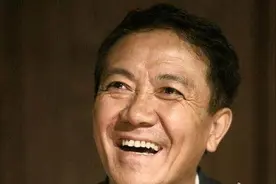 被生活逼着一步一步走红的李幼斌图片