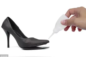 502胶水恐遭淘汰，液体焊接胶水突然发布，再也不会沾手扯皮！图片