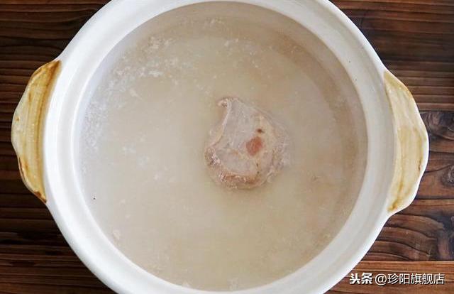 花胶海底椰炖鸡汤孕妇可以吃吗 花胶椰子煲鸡汤孕妇可以喝吗