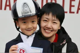 于谦首次曝光7岁二儿子，7年前曾澄清二婚，俩少爷拜郭德纲为师图片