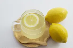 心理测试：口渴时你会喝哪一杯柠檬水？测你低谷时需要怎样的安慰图片