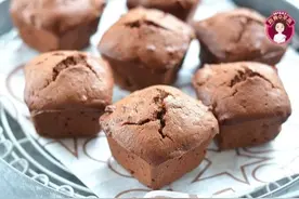 橙子皮别浪费，用2个鸡蛋做12个可可橙香蛋糕，解馋的小点心有了图片