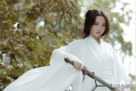 彭小苒又美又飒的“古风侠女造型”让人梦回《东宫》图片