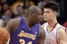 对奥尼尔完成隔扣有多难？在他19年生涯里 也就2人做到图片