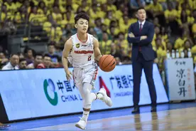 2021年CBA现役七个“小矮人”，183cm的赵继伟最高图片