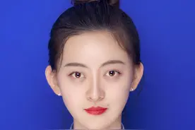 教你手机上制作证件照！使用支付宝这个功能，再也不用去照相馆图片