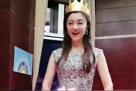 王小玮庆生不见丈夫，两人九个月没同框，合伙公司也解体引热议图片