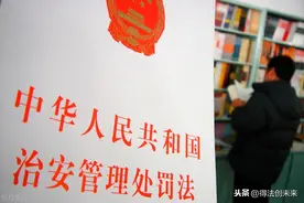 车祸后散落一地猪肉遭哄抢，“法”真的不责众吗？图片