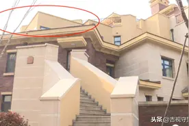 长春市长影世纪村南湖别墅区：别墅房顶的违建拆除了图片