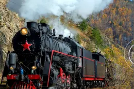 火车冒着浓烟，末代沙皇流放西伯利亚图片