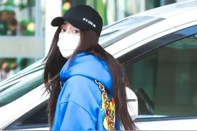 baby为证自己腿细！挑战最显瘦的“无痕裤”，这蜂腰细腿慕了图片