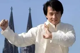 成龙真名陈港生，父亲陈志平曾是戴笠的手下，改名房道龙实属无奈图片