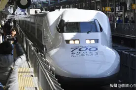 换新车啦！日本服役20年“新干线”列车退役，车头如同“大嘴猴”图片
