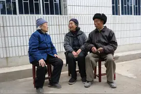 在农村碰见不讲理的邻居，故意欺负你，你要怎么办？图片