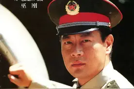 “硬汉”巫刚：43岁与妻子离婚后，单身至今，60岁无儿无女图片