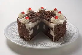 像冰淇淋一样丝滑的巧克力戚风蛋糕哦图片