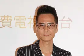 56岁陈启泰时隔22年重返TVB感慨不已，持开放态度回巢拍戏图片