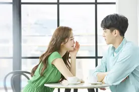 小说：屡次相亲失败我被人嘲讽，男神一把揽过我肩，谁说她没人要图片