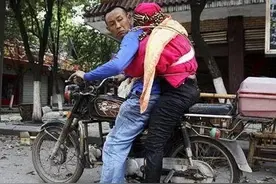 汶川大地震，那个用摩托车背着“亡妻”回家的男人，现状如何？图片