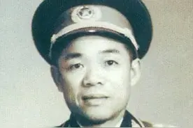 55年授衔，纵队司令员被授予中将，下属却当了上将，怎么回事？图片