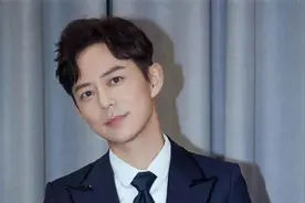 金鹰晚会四大名场面！何炅巧妙救场任达华，王一博获奖倪萍摇头图片